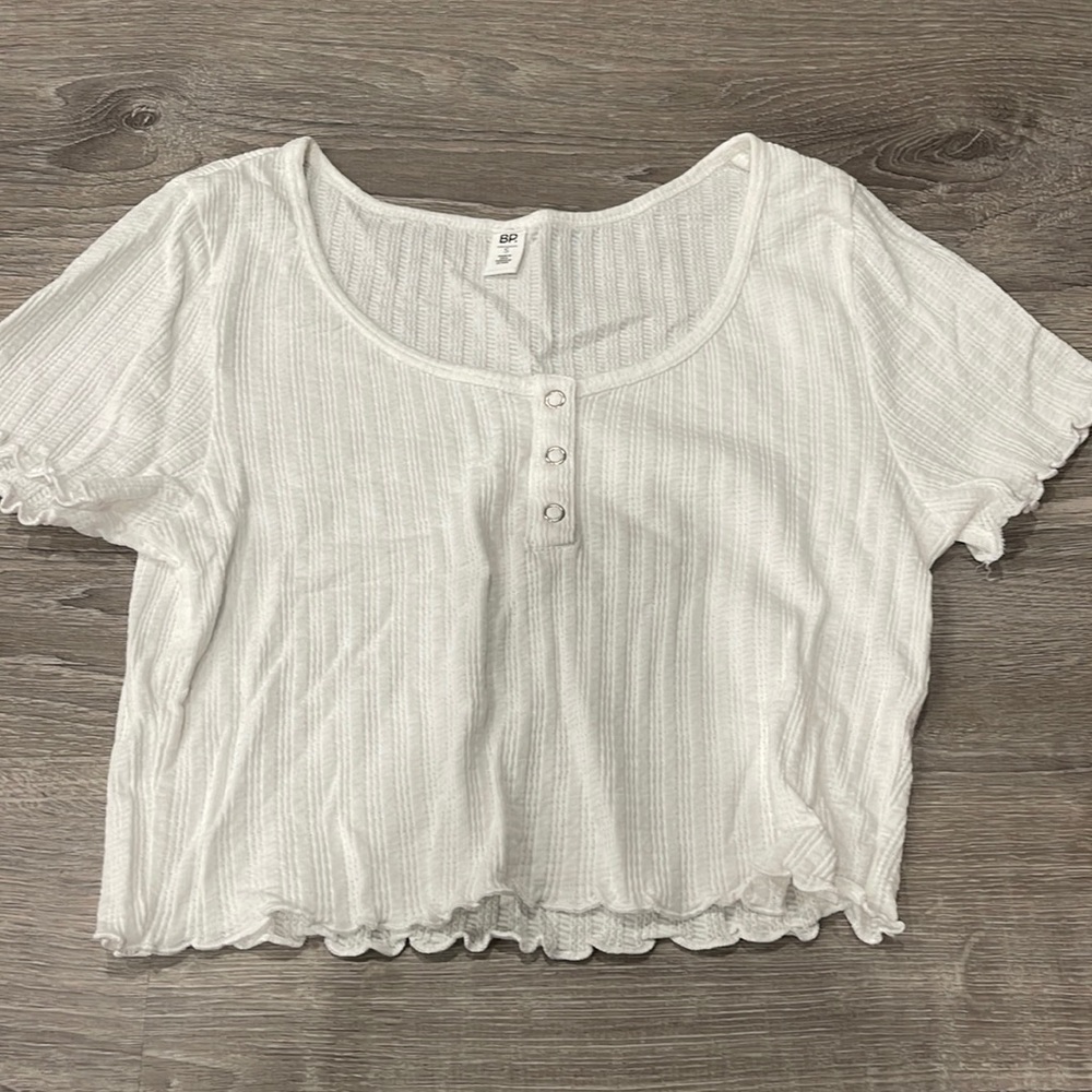 white tshirt - Picture 1 of 3